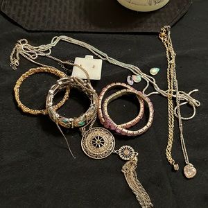 Lot of broken costume jewlery